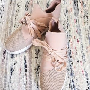 Steve Madden Lace Up Sneakers